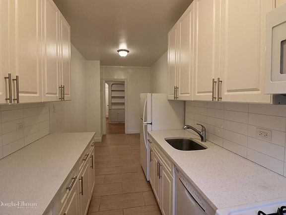 2nd image of 6812 Yellowstone Blvd APT 3T