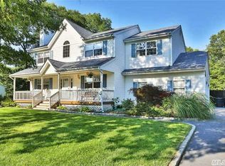 70 E Greentree Dr, Medford, NY 11763