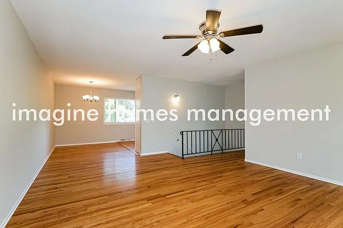 708 Chantilly Ct — Photo 3