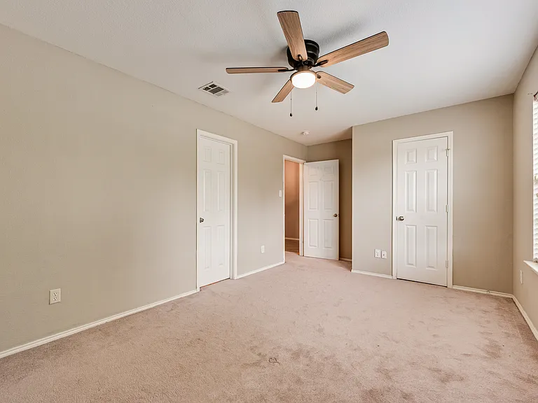 2701 Mockingbird St — Photo 15