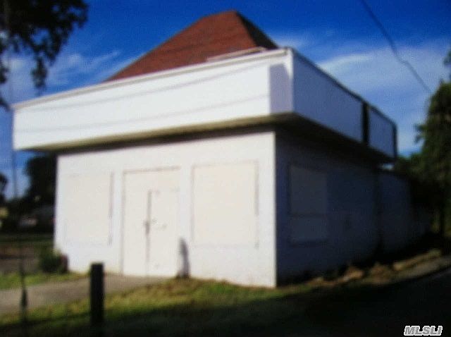 2nd image of 403 Patchogue Rd