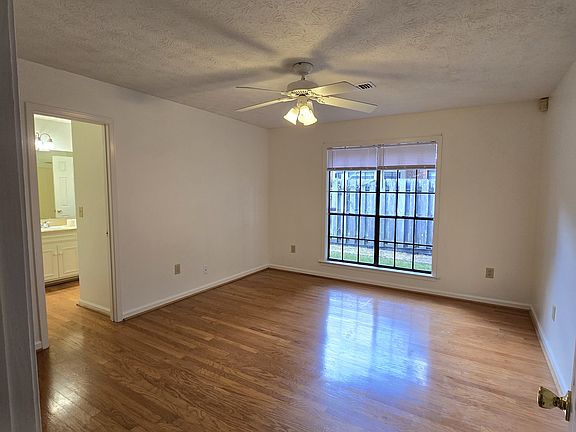 5th image of 3944 Elm Ave