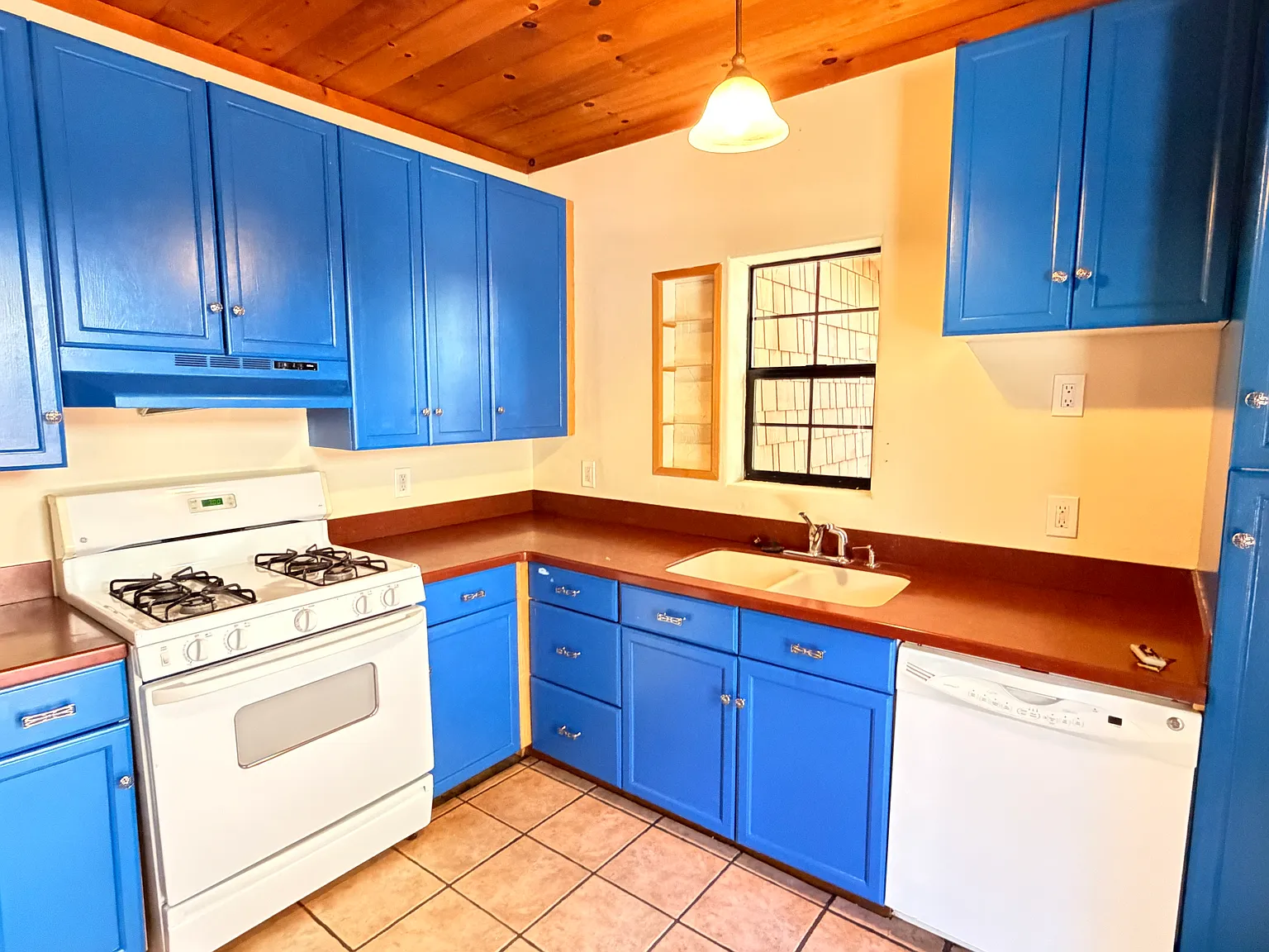 4 bed, 1465 sqft, $2,500 — Photo 2