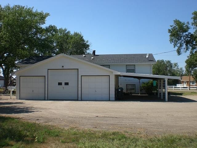 2nd image of 606 Main Ave