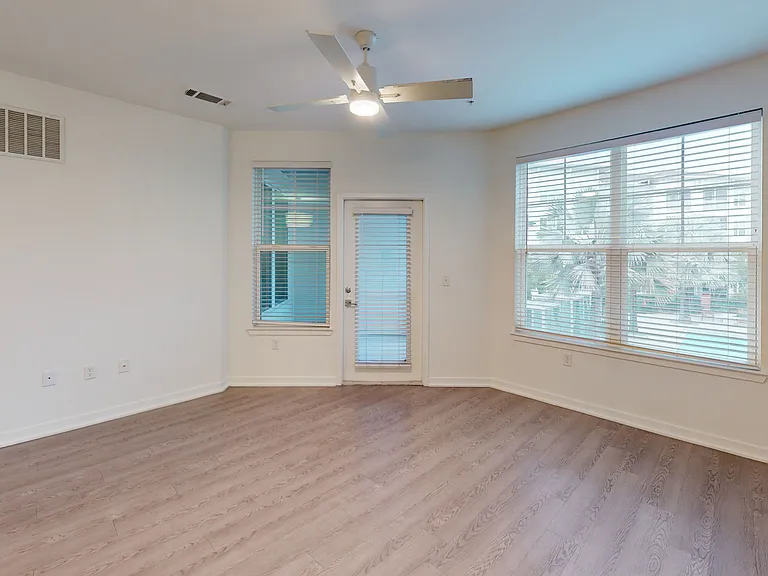 Essex Luxe Apartments — Photo 48