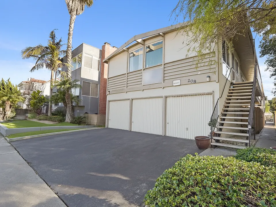 208 Avenue H