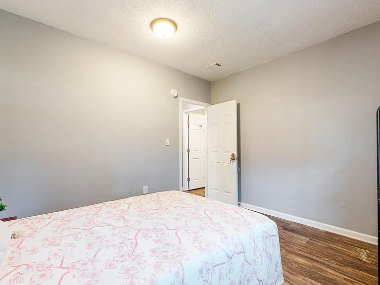 383 Wesley Park Dr #1 — Photo 5