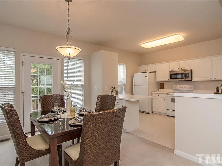 409 Coral Creek Ln — Photo 4