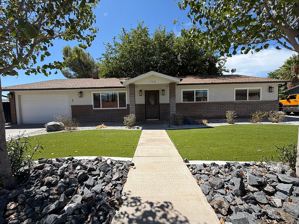 713 W Chaparral Dr