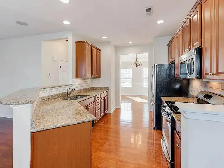 4015 Fenworth Ct — Photo 9
