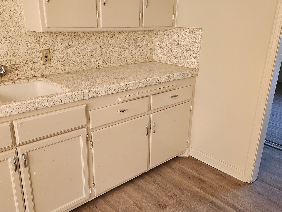 1st image of 2042 Glendale Ave #2042