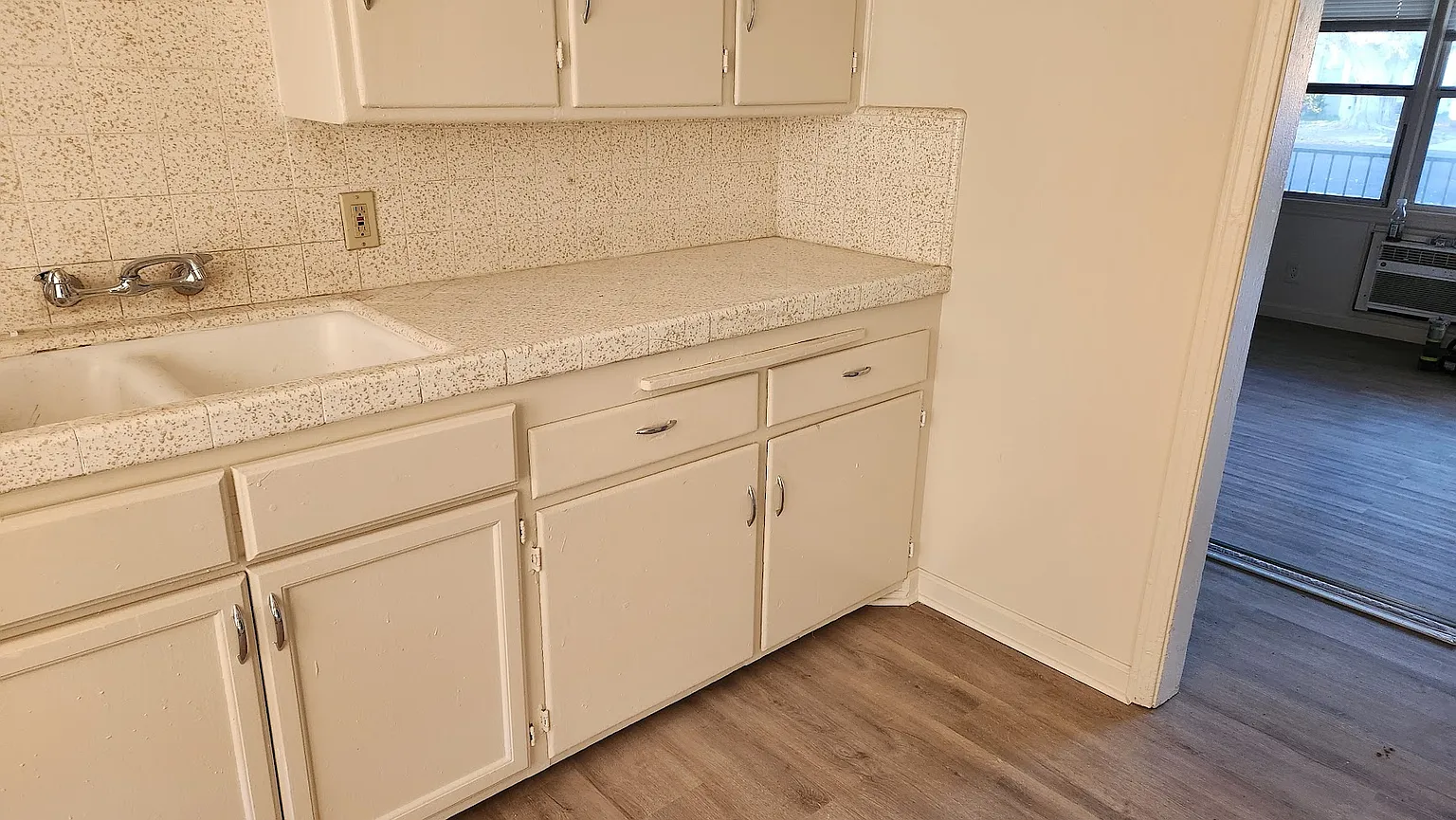 2042 Glendale Ave #2042 photo 1