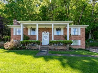 1025 Eastbrook Dr, Kingsport, TN 37663
