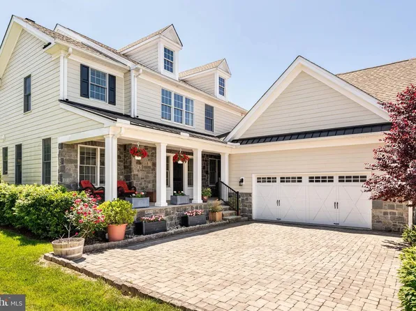 3716 Rose Trader Ln, Newtown Square, PA 19073