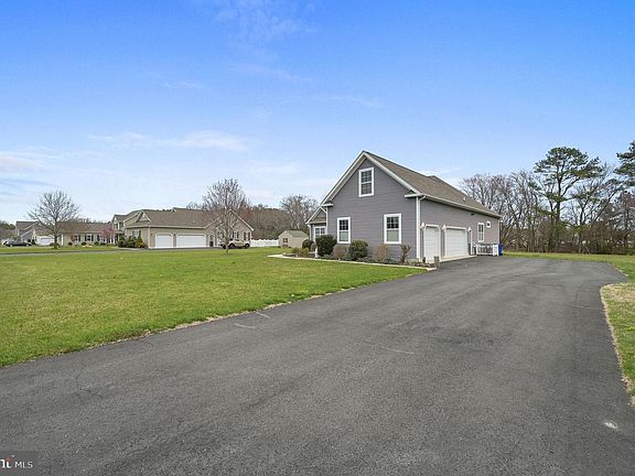 3rd image of 16244 Edgewater Dr