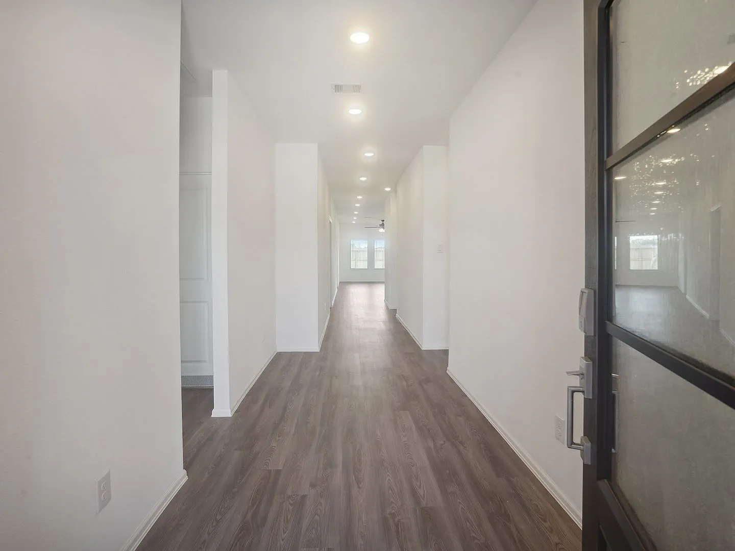 4 Bedroom Single Family Home in Richmond — Photo 4