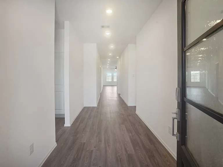 7807 Eagle Creek Ln — Photo 4