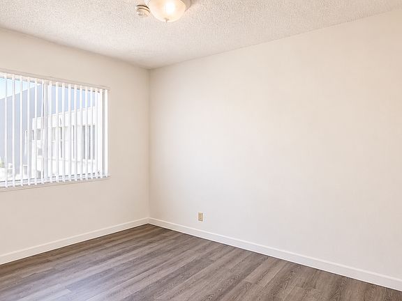 5th image of 2743 Waverly Dr #4