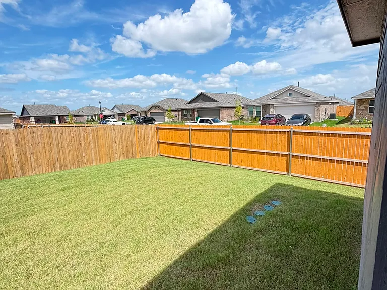1703 Crossbill St — Photo 6