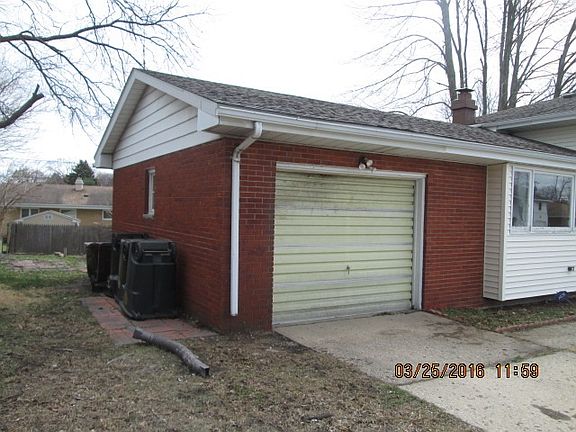 3rd image of 1340 Woodbine Way