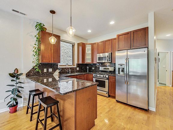 5th image of 1023 N Hermitage Ave #2