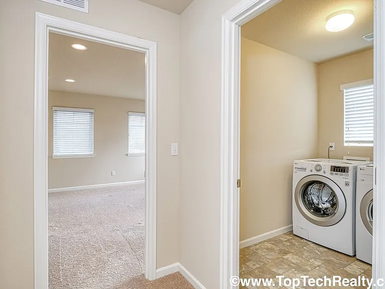 7226 NW Abigail Ter — Photo 13