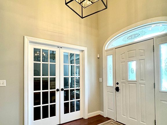 2nd image of 114 Springbrook Dr