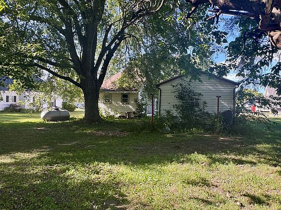 5th image of 307 W 1st St