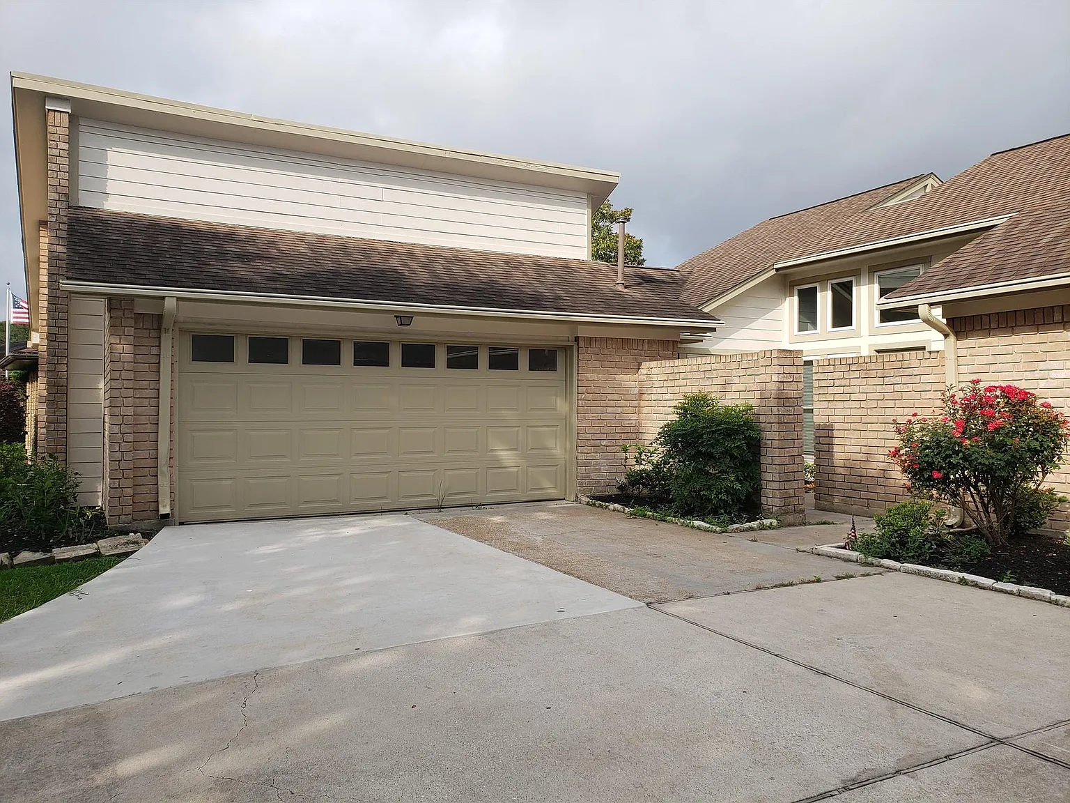 3 bed, 2.0 bath, 1938 sqft, $2,250 — Photo 2