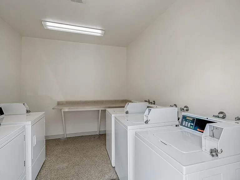 Westport Apartments — Photo 41