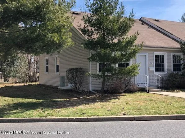 140 Parkway Dr Unit F, Freehold, NJ 07728