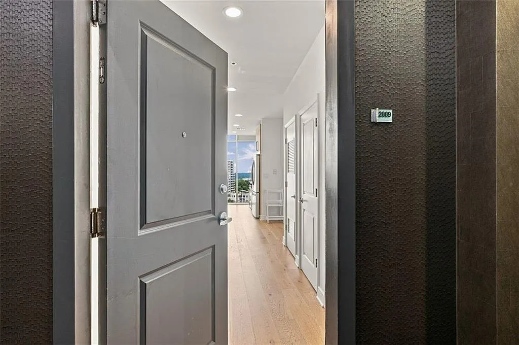 2 bed, 2.5 bath, 1512 sqft, $4,000 — Photo 2