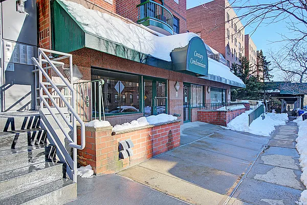 Sold by Landmarc Group | media 48