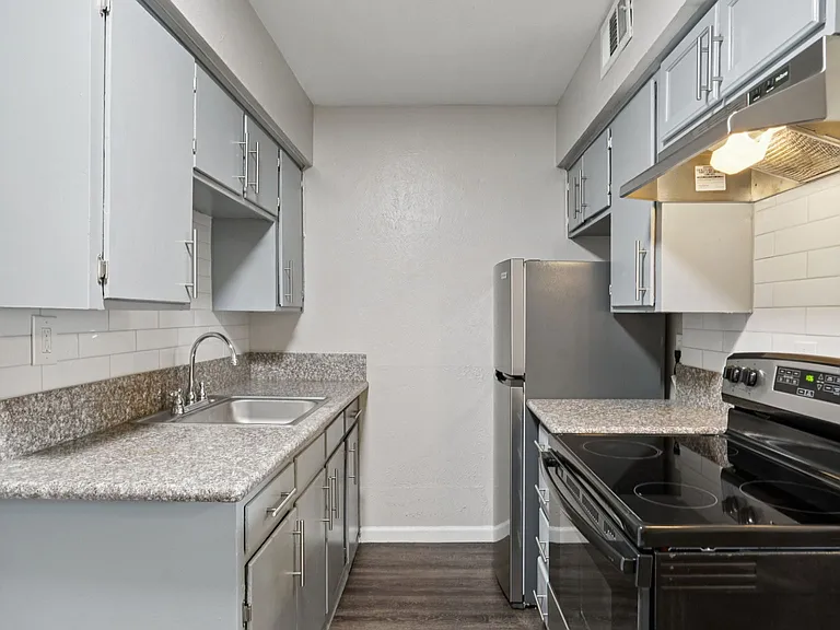 Loft on Louise — Photo 22