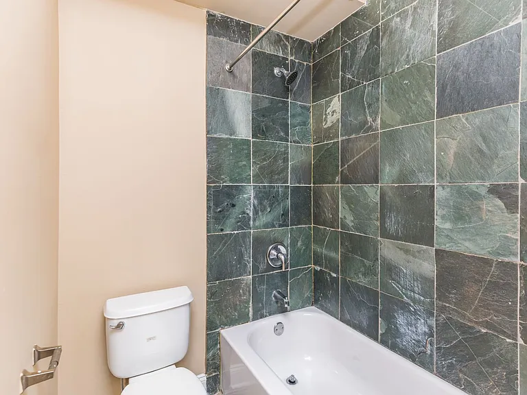 37 SQUARE APARTMENTS — Photo 12