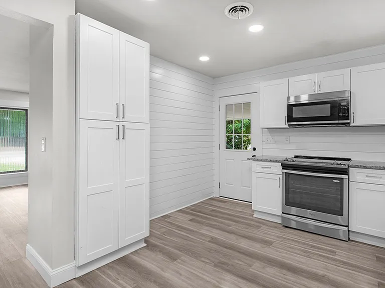 3760 Bayou Blvd — Photo 20