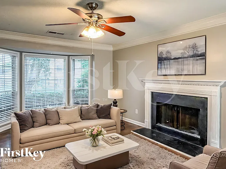 2701 Chadwick Ln NW — Photo 3