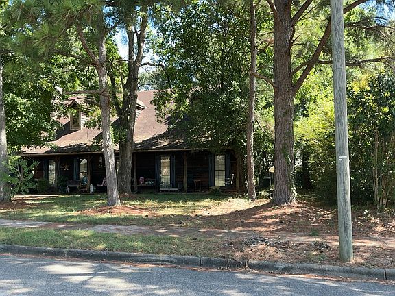2nd image of 505 Paddock Ln
