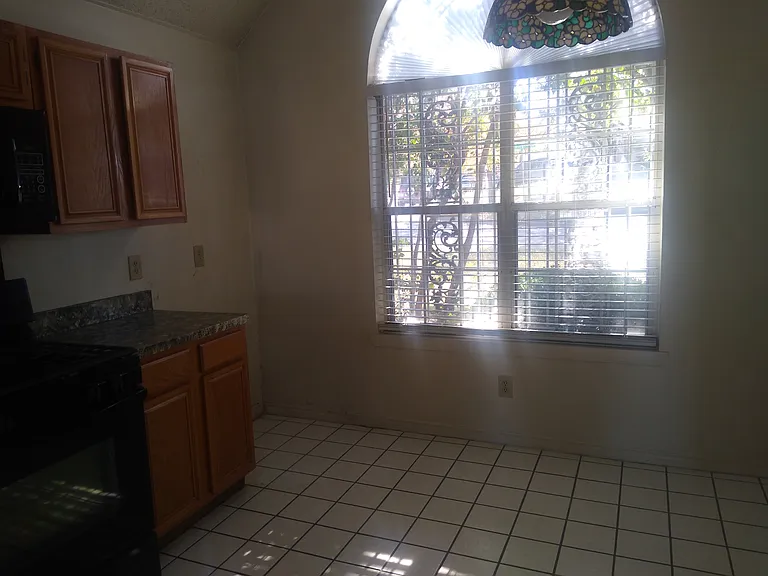 10600 Lehman St — Photo 8