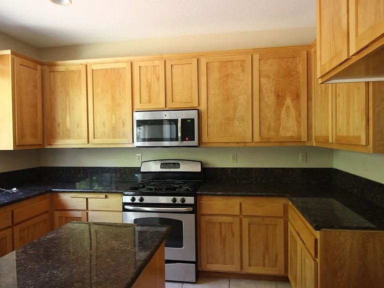 402 Healdsburg Ave — Photo 4