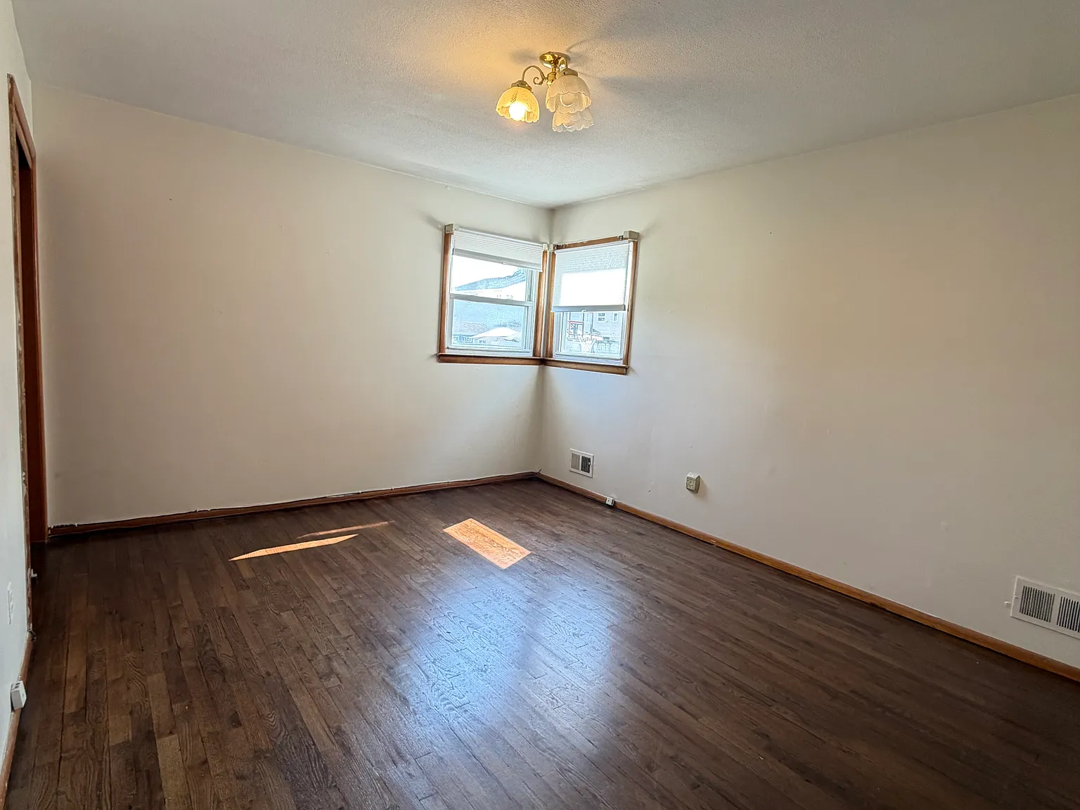 1 bed, 700 sqft, $1,900 — Photo 4