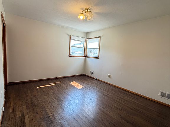 4th image of 28 Devens St