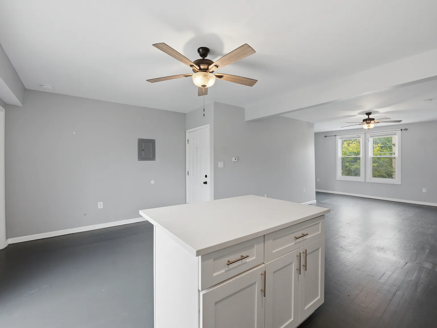 2 bed, 900 sqft, $2,300 — Photo 4