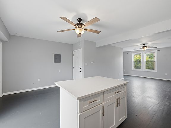 4th image of 71 E 22nd St Floor 2