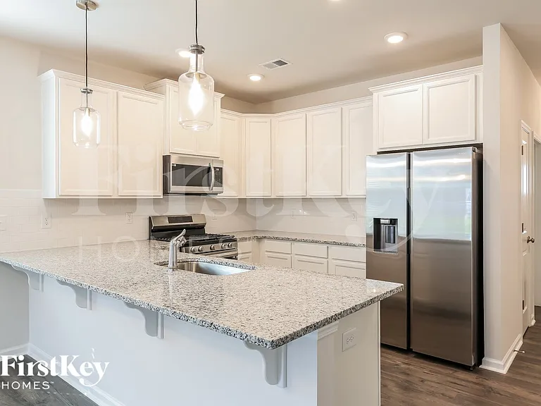 208 Stonefence Dr — Photo 5