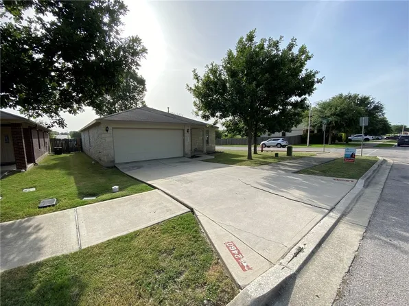 2460 Green Meadows Ln, Buda, TX 78610
