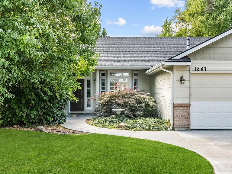 1847 W Whitestone Ct — Photo 33