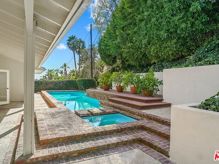 1919 San Ysidro Dr — Photo 14