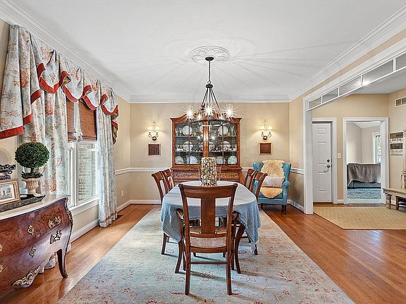 5th image of 615 Mint Hill Ln