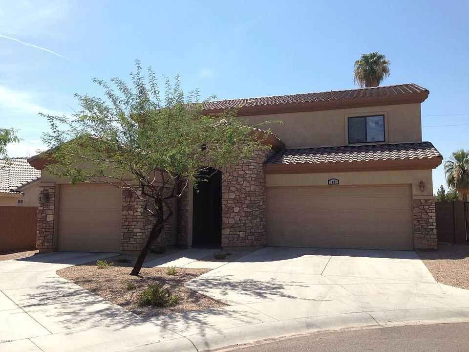 1st image of 1921 N Ashland Cir
